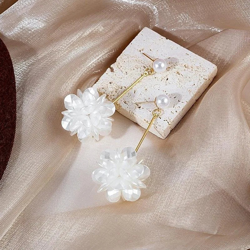 White Earrings Crystal Zirconia Flower 🌸