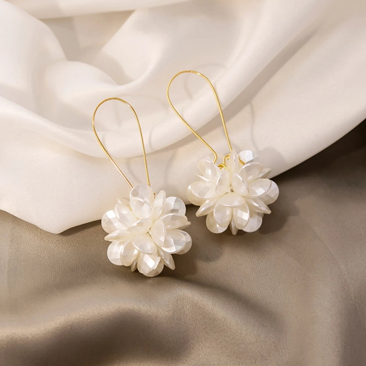 White Earrings Crystal Zirconia Flower 🌸