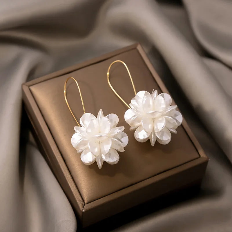 White Earrings Crystal Zirconia Flower 🌸