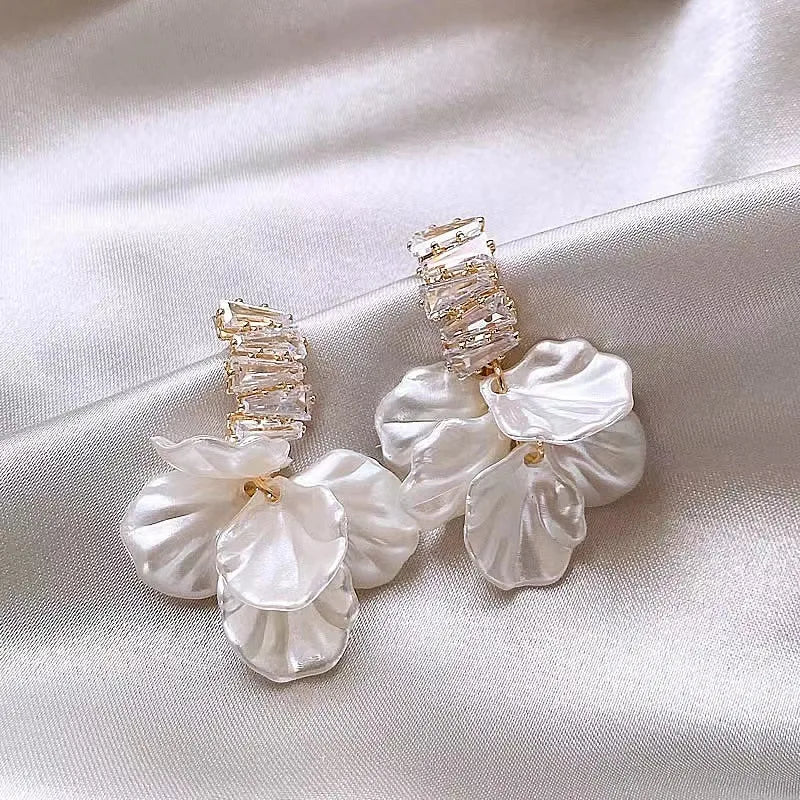 White Earrings Crystal Zirconia Flower 🌸