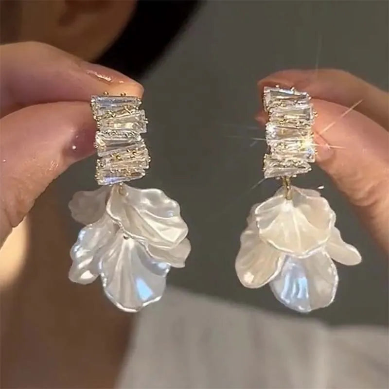 White Earrings Crystal Zirconia Flower 🌸
